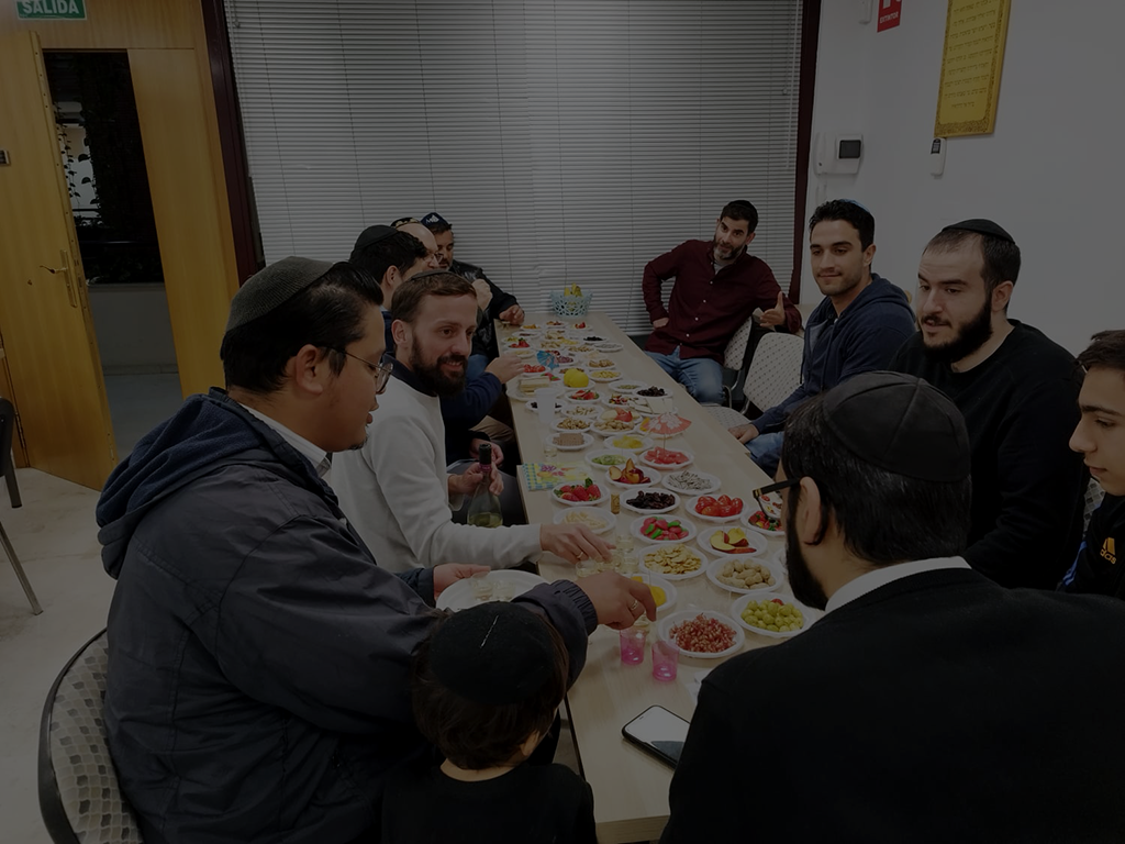 celebración en comunidad en el beit midrash de Málaga